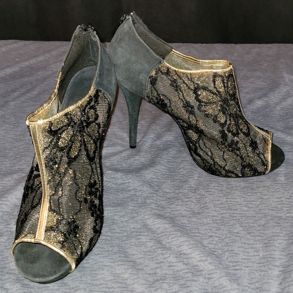 9 | Leg Avenue | Vintage Floral Lace Heels